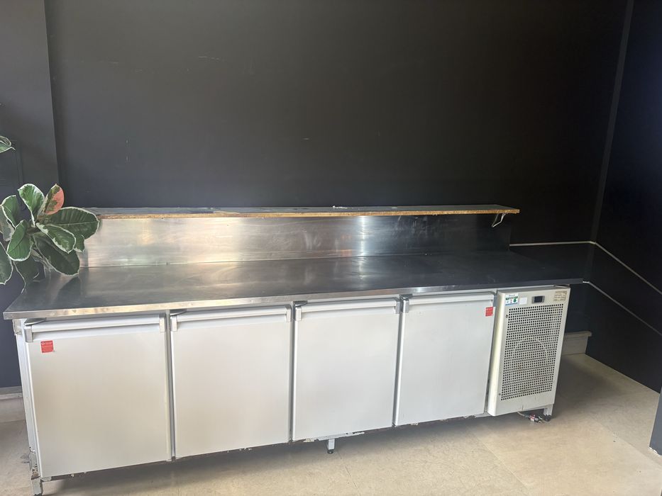 FRIGORÍFICO INDUSTRIAL 2,58M – PERFEITO ESTADO