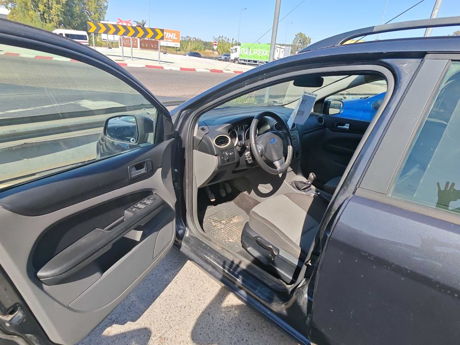Ford Focus SW 1.6 TDCi Ghia — photo 4
