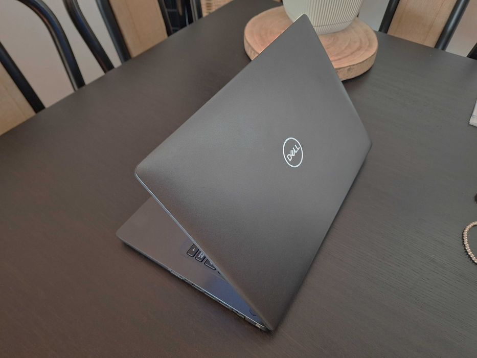 Dell Linha Pro 14" IPS FHD i5 a 4.1MHZd Com SSD rapidíssimo.