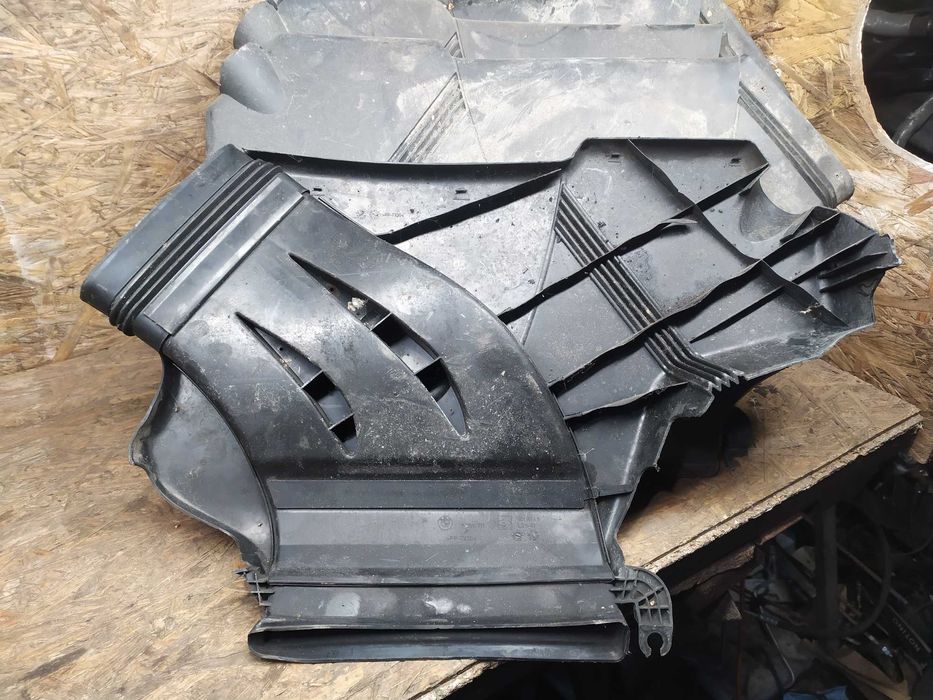 Кришка двигуна  БМВ Е46 BMW E46  n42 n46