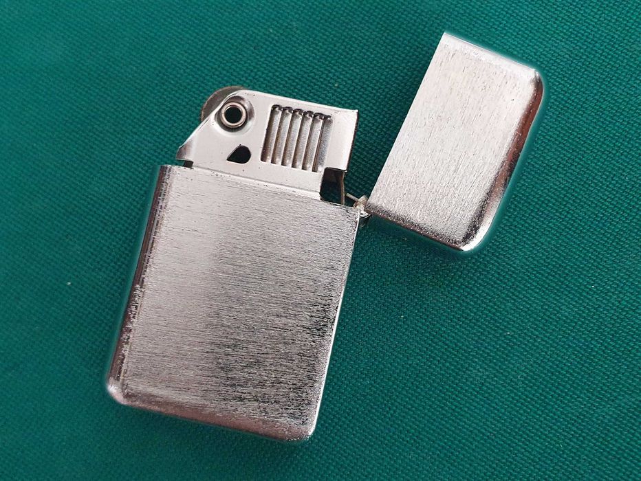 Isqueiro Ronson Typhoon, gasolina, Anos 50, Korea