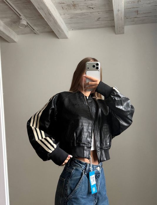 Жіночий шкіряний бомбер Adidas