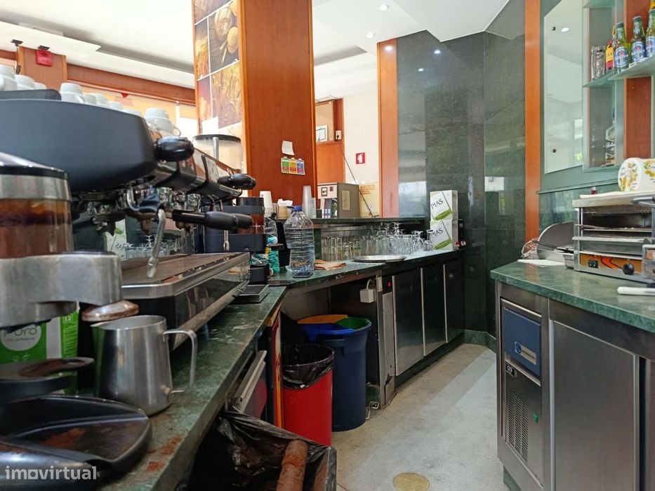 Pastelaria e Padaria com fabrico próprio, para trespasse, em Esgueira,