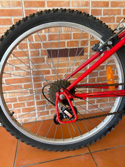 Bicicleta BTT Decathlon Rockrider com Suspensão e Ciclocomputador