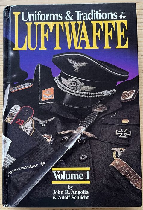 Ksiażka Die Luftwaffe: Uniforms & Traditions