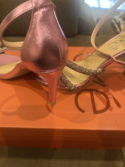 Sandalias Exe rosa usadas aoenas uma vez