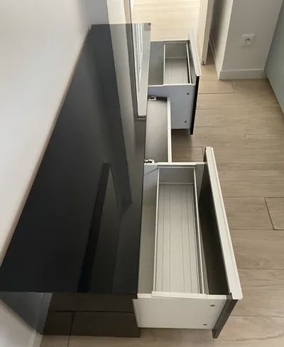 Conjunto Movél de TV Besta em laca preta + movél superior de parede
