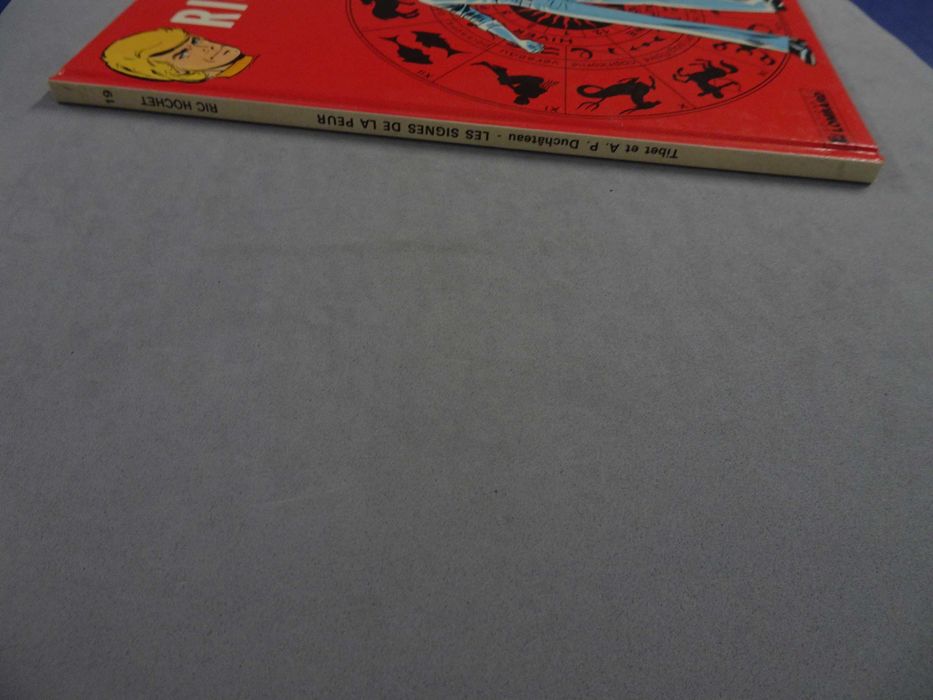 Livro BD Banda Desenhada em francês Ric Hochet Les Signes De La Peur (capa dura) Editions du Lombard
