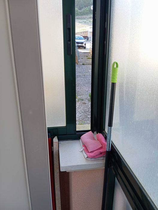 Estrutura em alumínio e vidro para fechar varanda