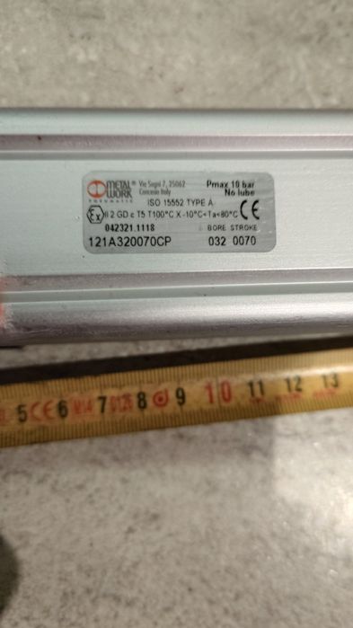 Siłownik  pneumatyczny Metal Work z TŁOCZYSKIEM D32x70