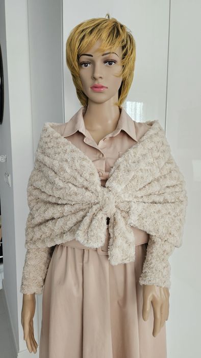 Komin futerko bolerko szal etola