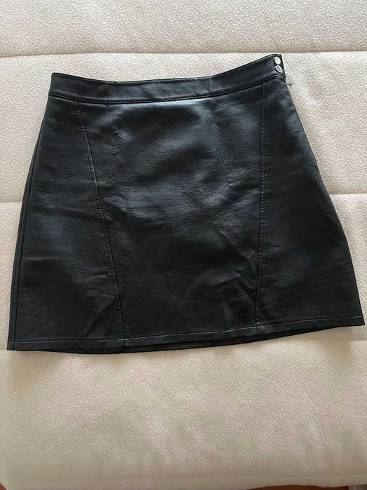 Saia curta, Zara, efeito pele, tamanho M.