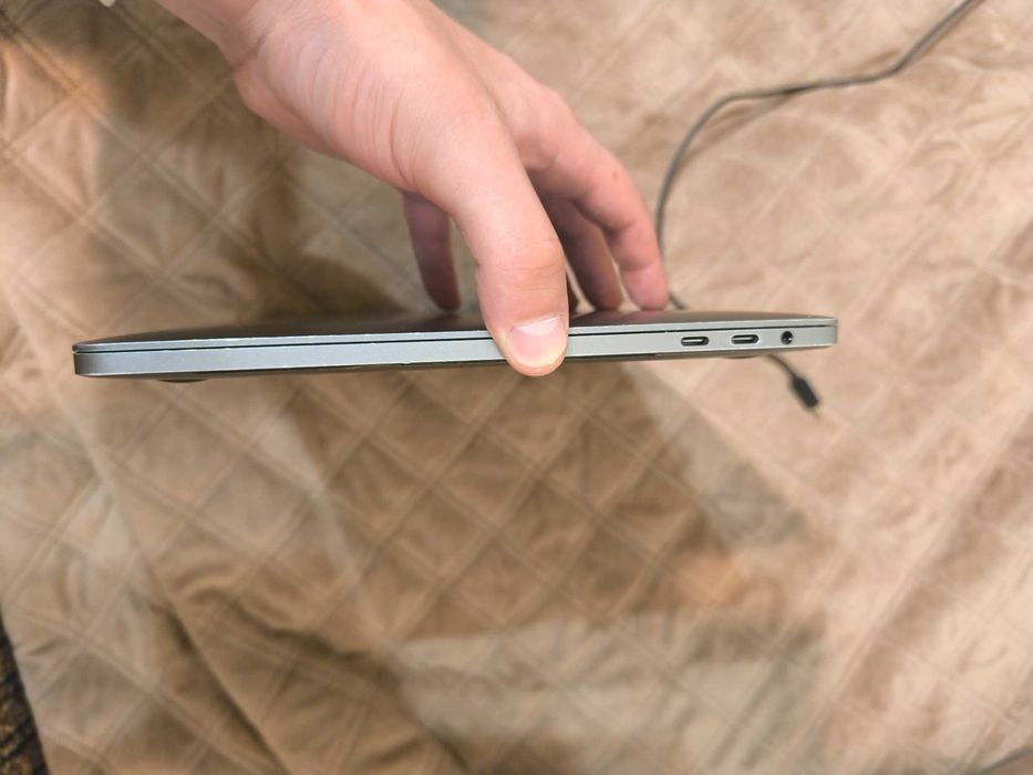 MacBook Pro 13" 2018 / i7 / 16GB — робочий