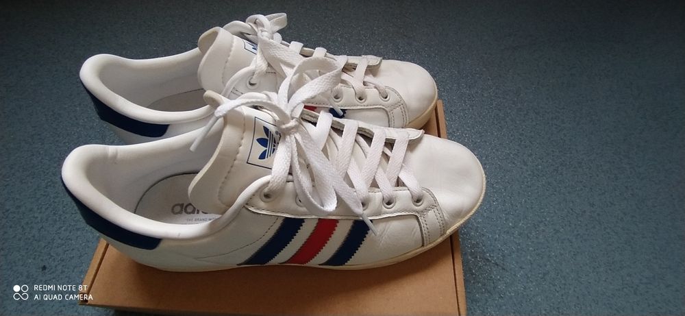 Оригінальні кросівки Адидас