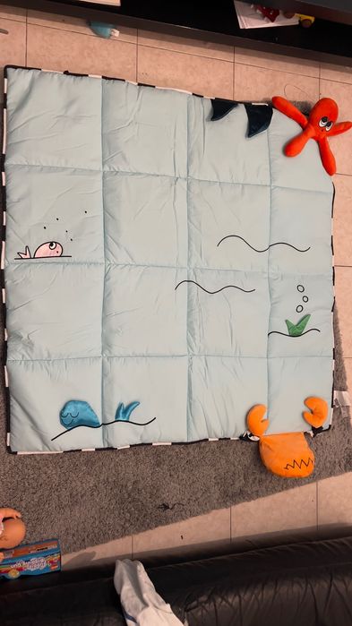 Tapete de actividade para bebés
