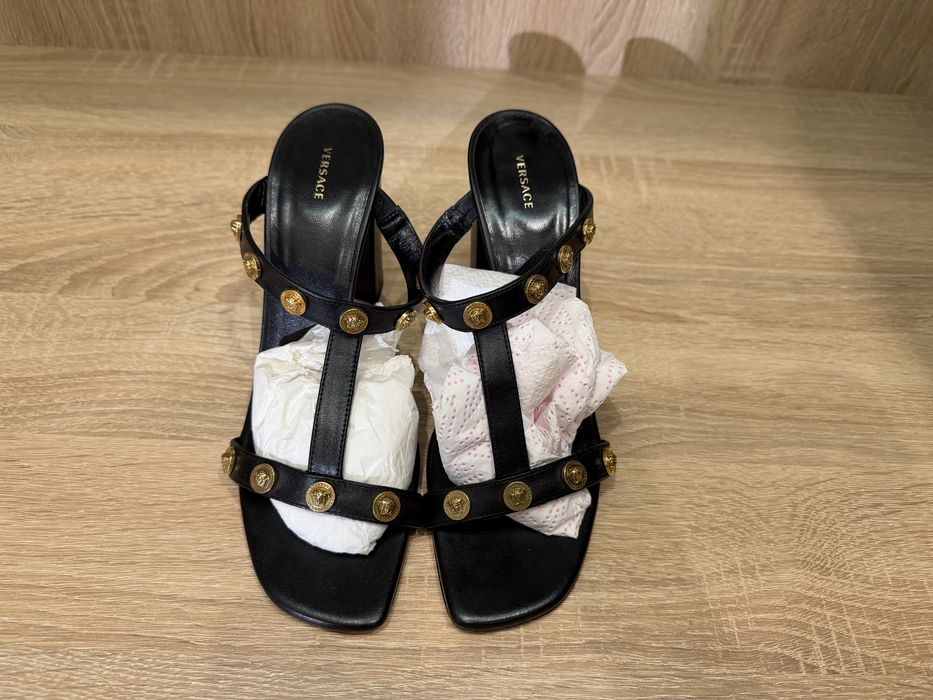 Кожаные босоножки Versace