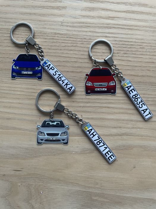 Брелки. Брелок з номером та моделькою авто. Брелок авто