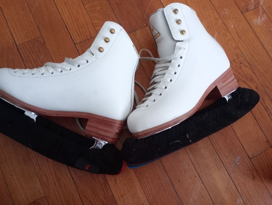 Коньки фигурные  в хорошем состоянии  Jackson