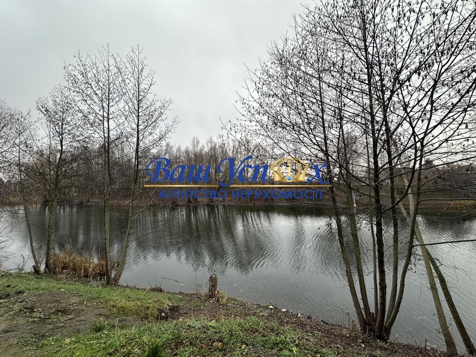 Продаж будинку з виходом на озеро у місті. село Крушинка.