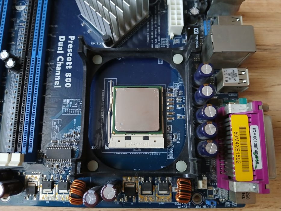 Retro płyta główna Asrock P4V88+ PGA478 + procesor Intel Celeron D 2,66GHz