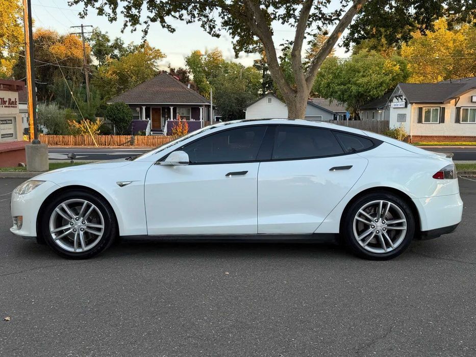 Tesla Model S Performance      2013