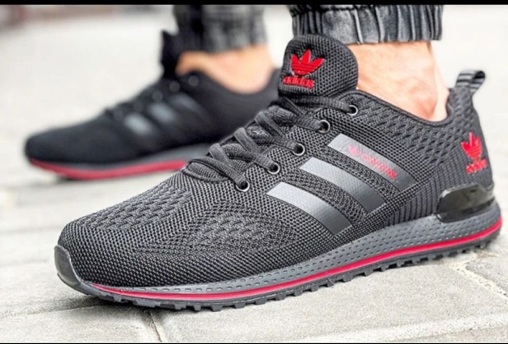 Кросівки Adidas  41 чорні з червоним