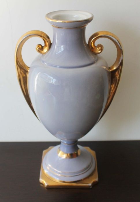 Antiga jarra em limoge com forma de taça pintada a mão de Alcobaça