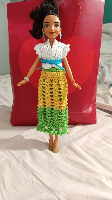 Roupas de boneca de crochê