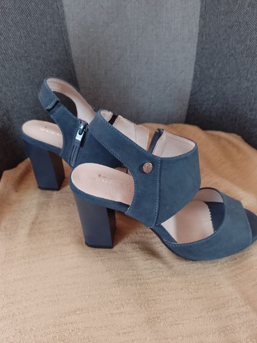 Buty sandały na koturnach