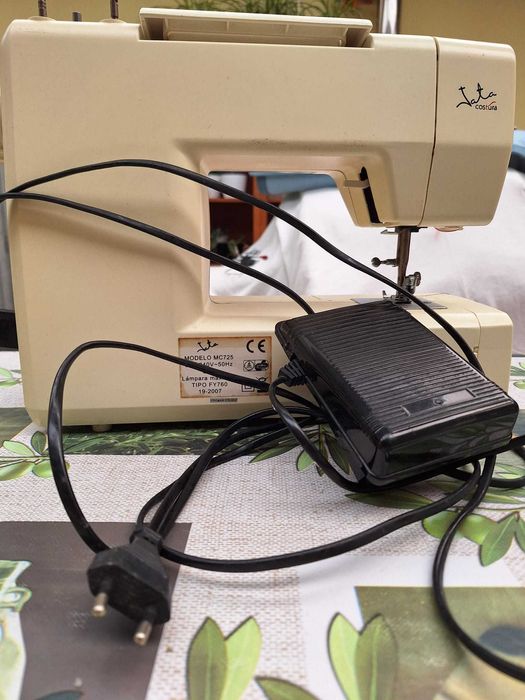 Máquina de Costura Jata