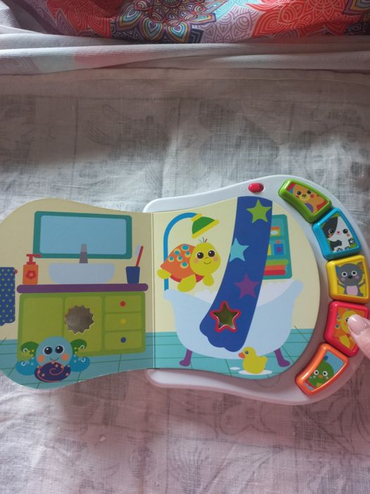 Livro/Brinquedo (Chicco) didático para bébé.