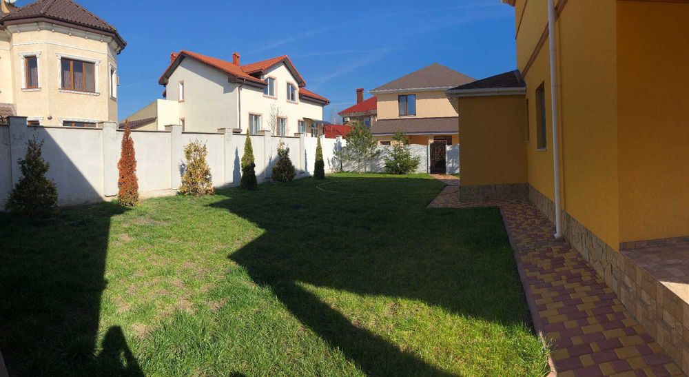 Дом в Совиньоне на ведущей к морю улице