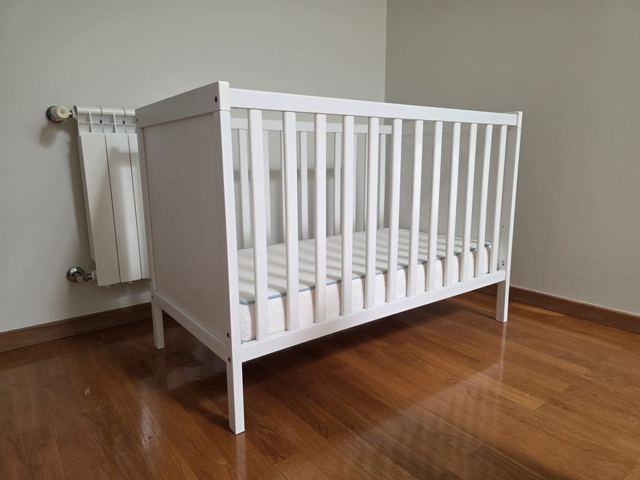 Berço de bebé + colchão ortopédico