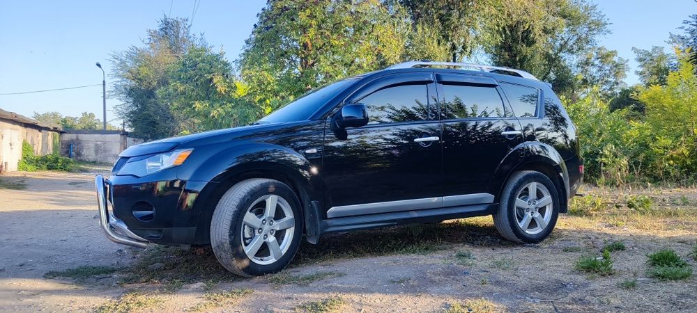 Продам Mitsubishi Outlender XL