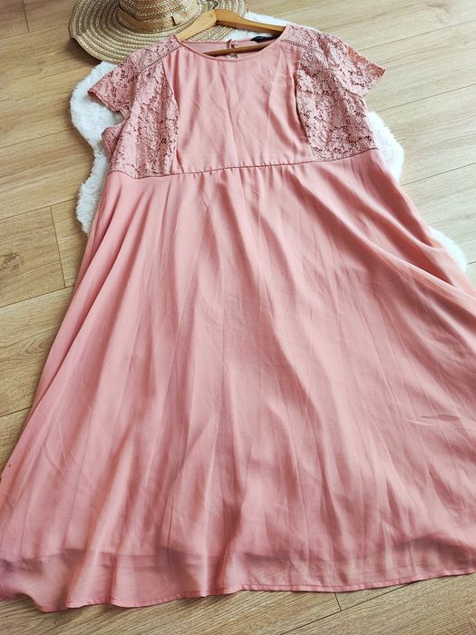 Elegancka rozkloszowana sukienka na wesele chrzciny plus size