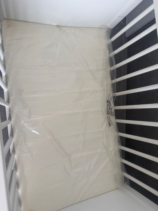 Berço Branco com Baloiço - Medidas 840x540x520 Inclui Colchão Novo