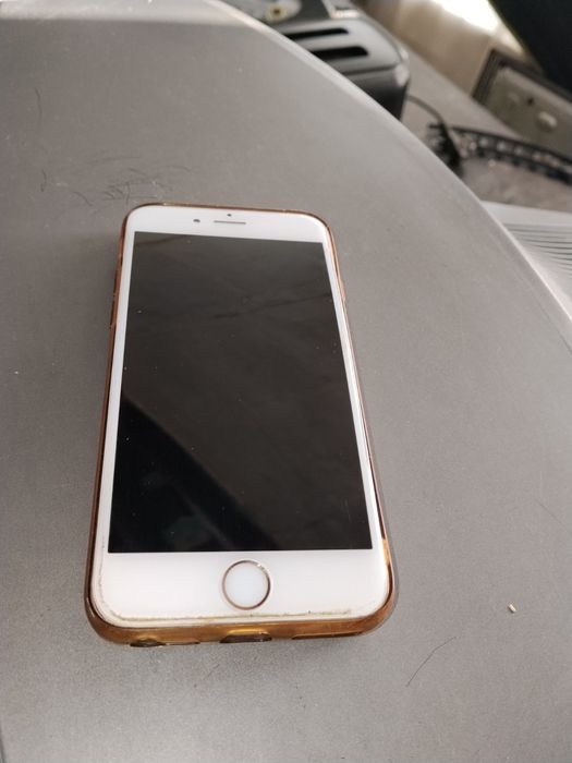 Продам Айфон 6s все добре працює але потребує заміни акамулятора