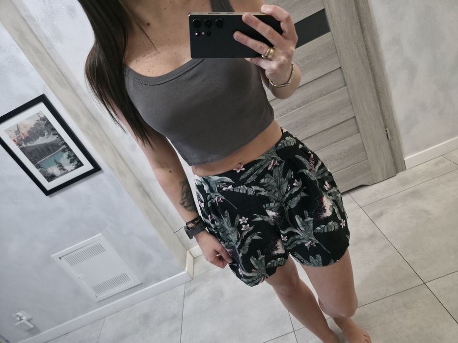 Crop top z wbudowanymi miseczkami rozm. XS/s