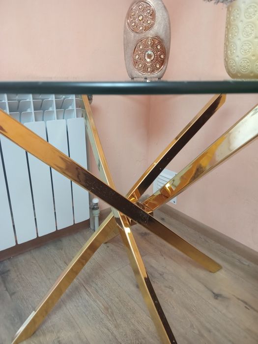 Кухонний стіл. Скляний столик.