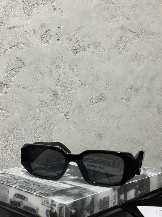 Okulary przeciwsłoneczne Prada czarne nowe