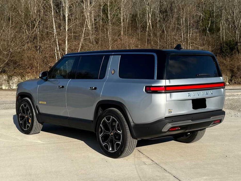 Rivian R1S EV 2023