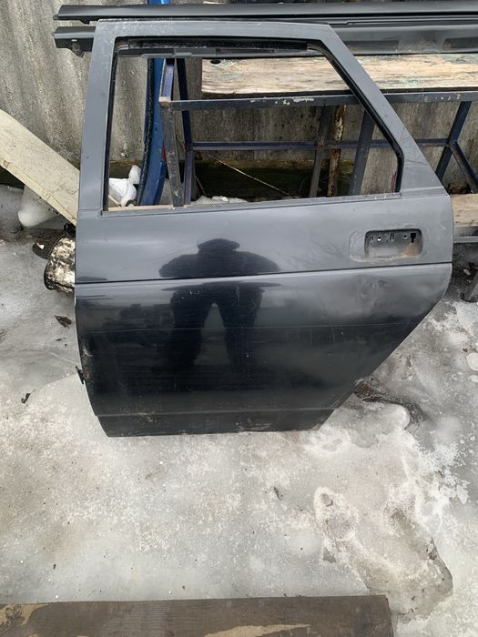 Задняя пасажирская дверь приора