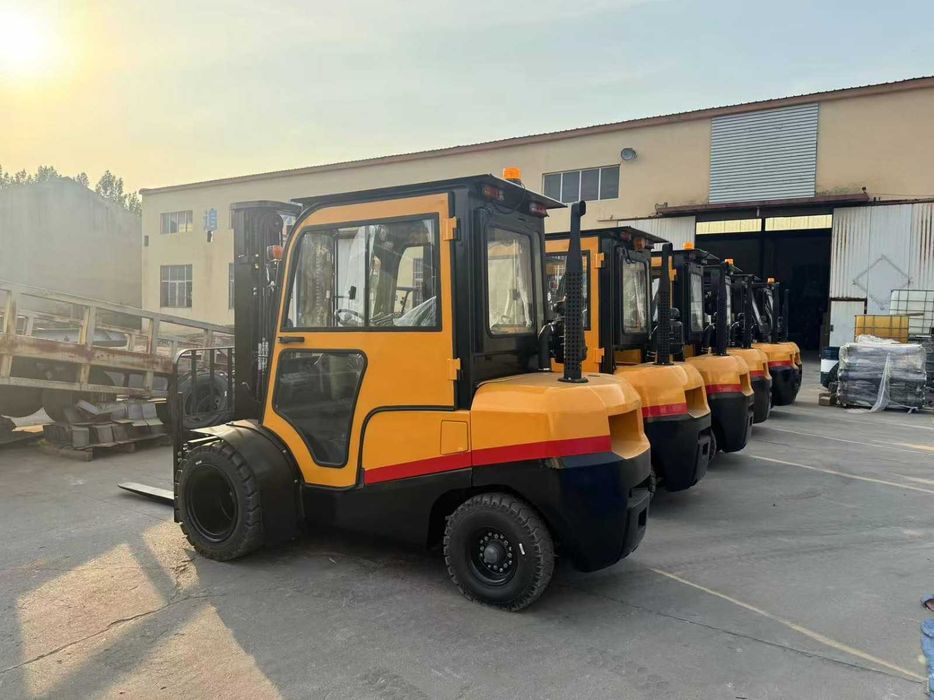 Empilhador 2.5 ton Mitsubishi triplex 4.50 cabine total