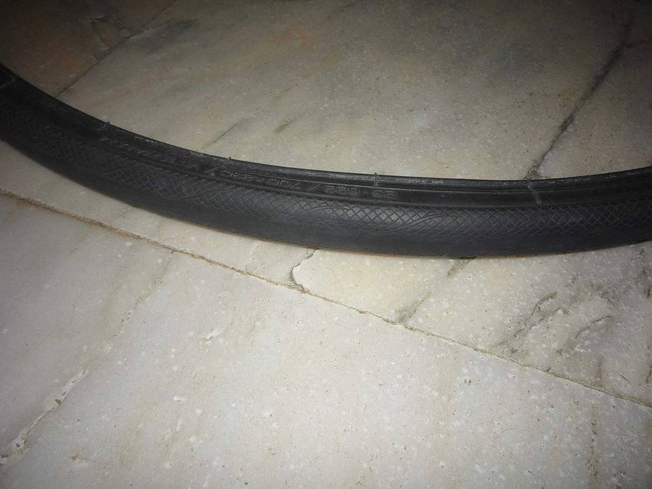 Ofereço dois pneus bicicleta estrada