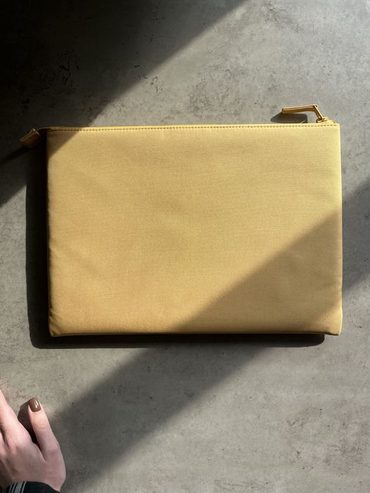 Чохол для макбука Uniq 14 дюймів