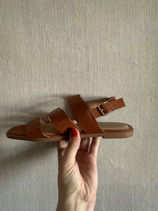 Босоніжки жіночі