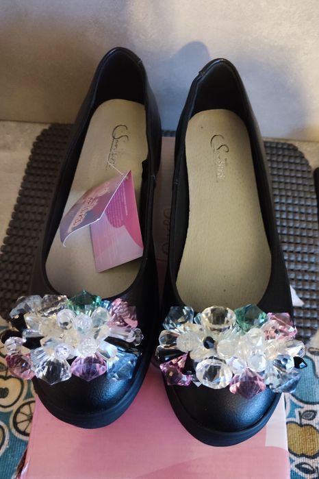 Sprzedam NOWE buty rozm.40