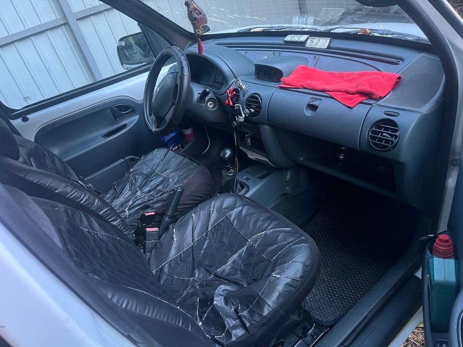 Автомобіль рено кенго