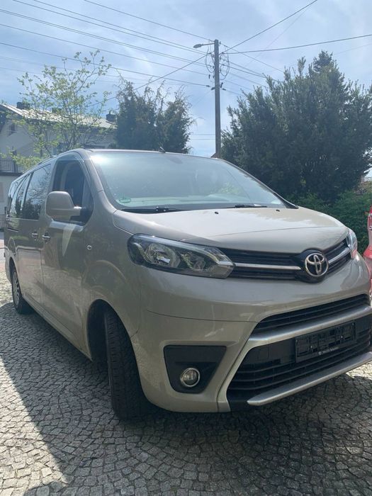 Odstąpię leasing -Toyota Proace 9 osób | idealny  stan