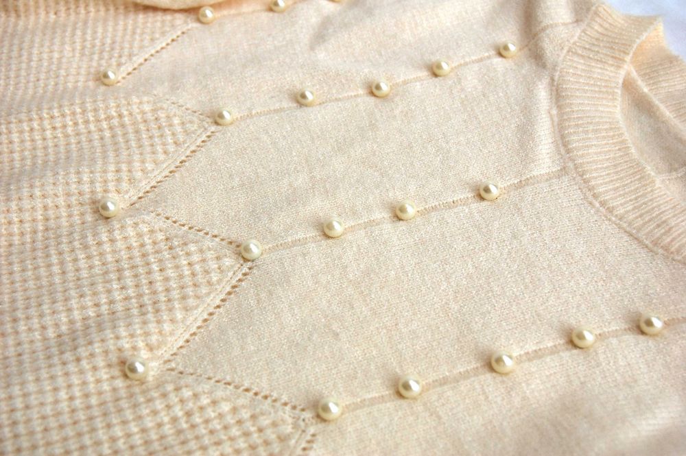 Sweter damski z wełną 34 XS ecru kremowobiały z perłami, perły vintage